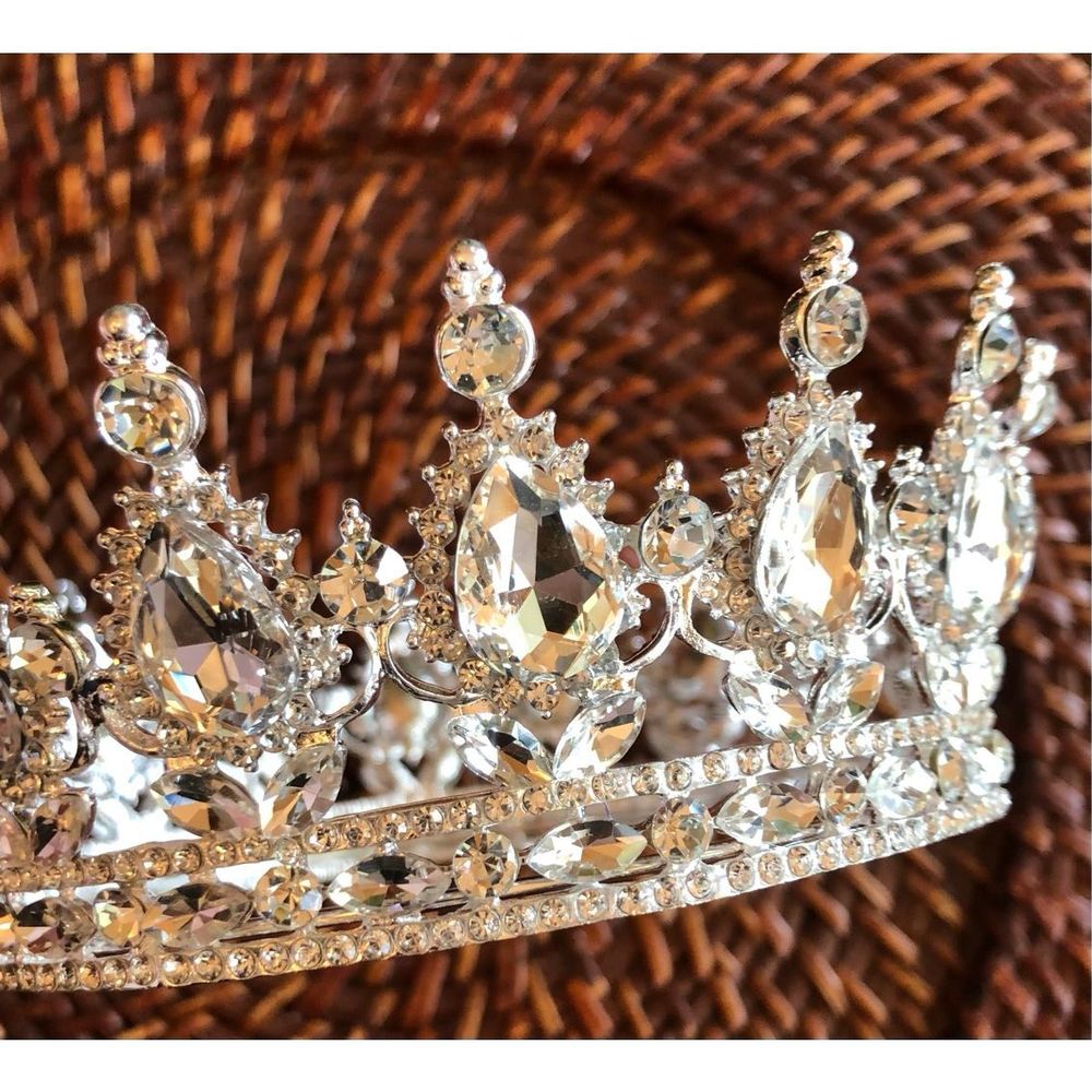 CROWN JEWELS - Girls/Ladies Silver-Tone Alloy & Rhinestone Fashion Tiara. NWT!